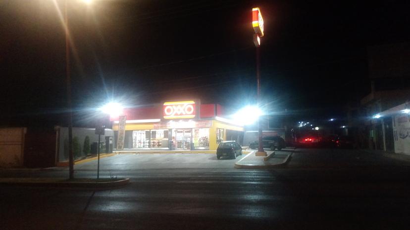 Ladrones asaltan Oxxo en Tecamachalco