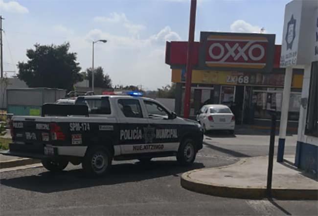 Policías de Huejotzingo frustran asalto y rescatan a empleados de Oxxo