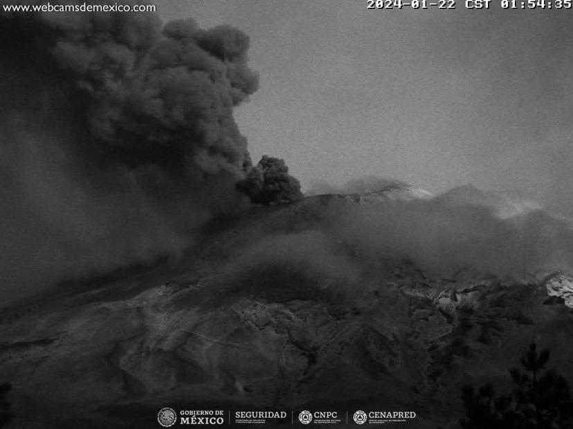 Se reporta intensa caída de ceniza en la zona del aeropuerto de Huejotzingo