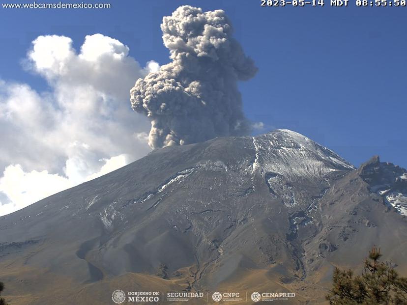 Sigue el Popocatépetl muy activo; en comunidades aledañas escuchan estruendos