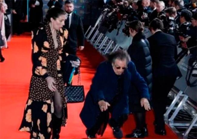 Al Pacino se cae en la alfombra roja de los premios Bafta