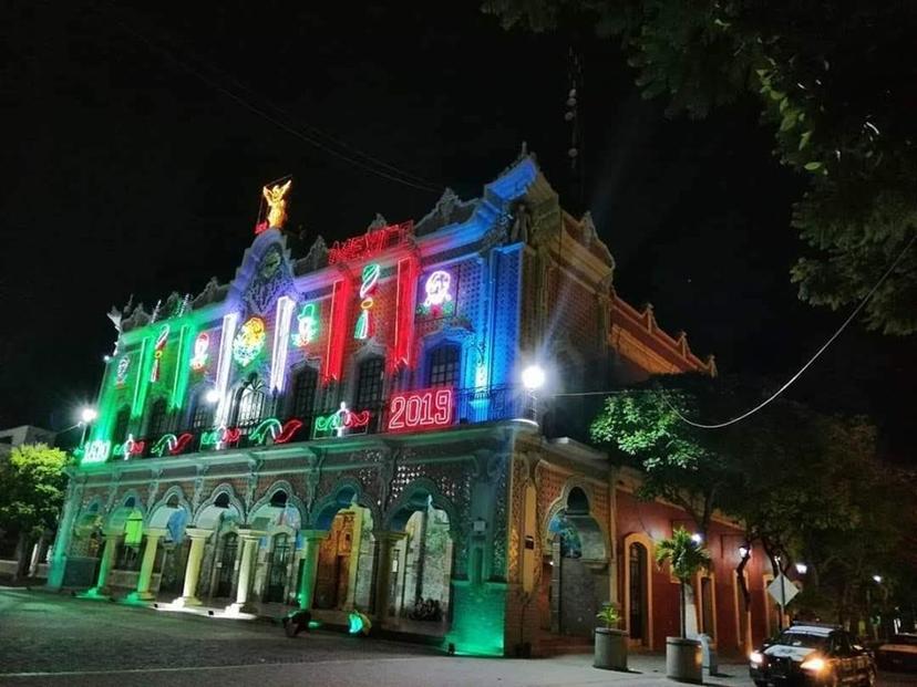 Ni para adornos patrios le alcanza ya al Ayuntamiento de Tehuacán