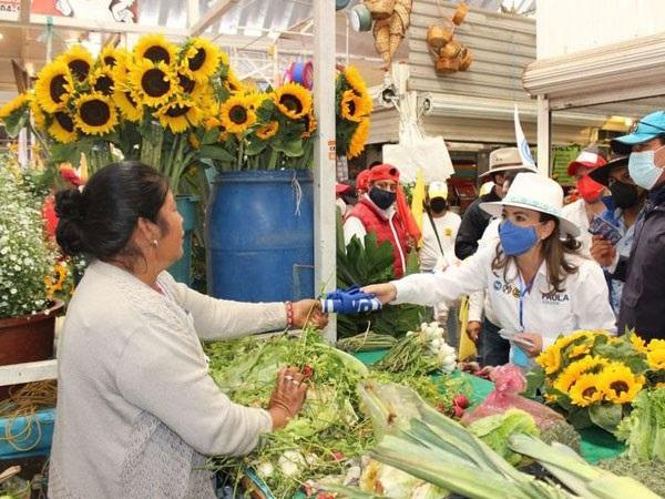 Paola Angon presenta su 3 de 3 y reta a contendientes