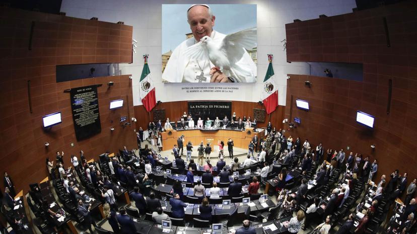 Para honrar al Papa Francisco, Senado de México guarda minuto de silencio 
