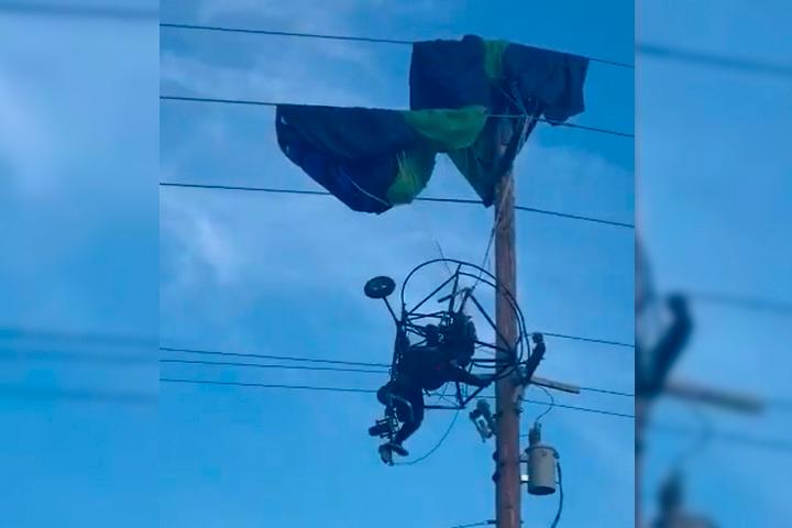 VIDEO Paracaidista termina aterrizaje en cables de luz