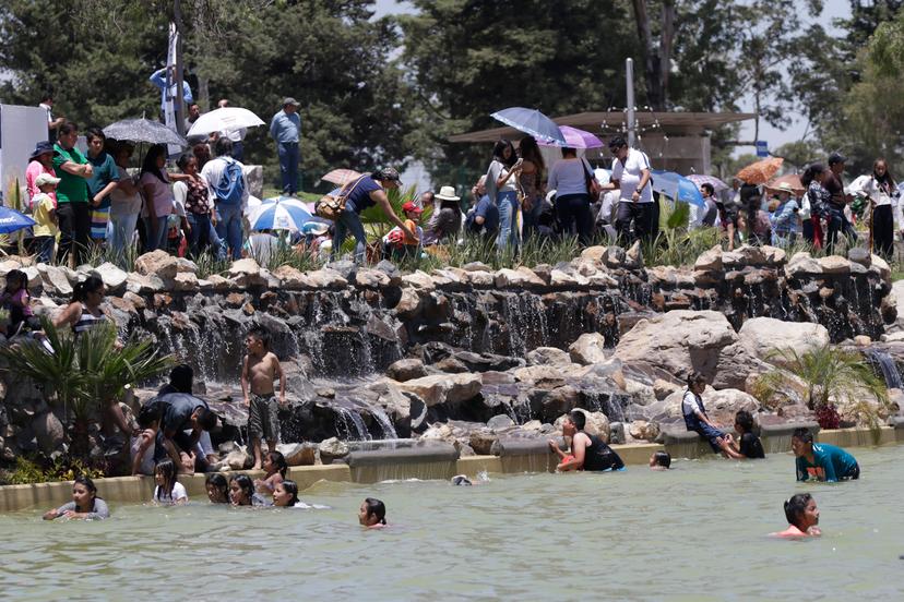 Cierran lago de Parque Amalucan para limpiar sus aguas