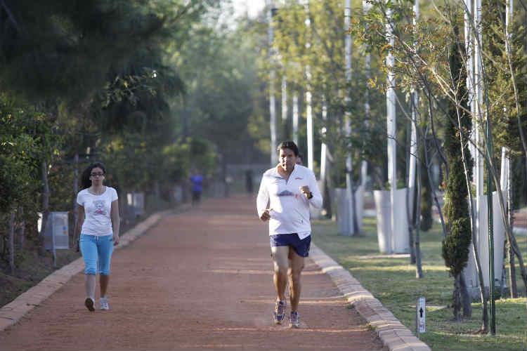 Matan a hombre en Parque Bicentenario; desalojan a usuarios