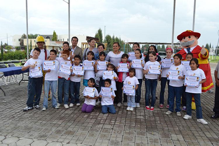 Se compromete Parra Jiménez a favorecer educación de niños