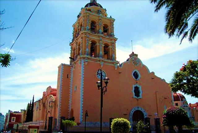 Miles viven el domingo de ramos en Atlixco pese al intenso calor