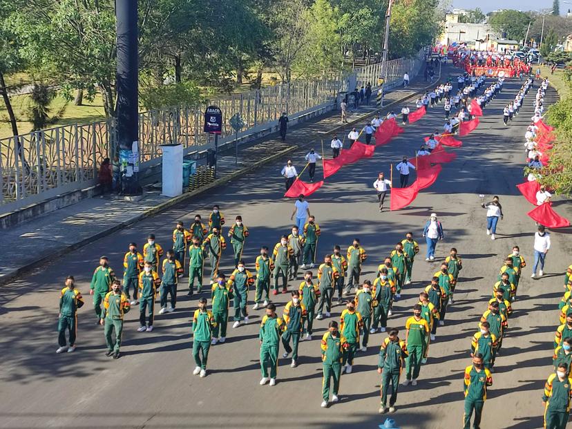 Pase de revista para el desfile del 5 de mayo 