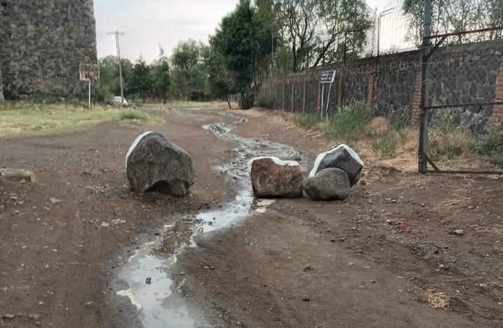 Sigue la tensión en colonia de Atlixco por la disputa de caminos antiguos