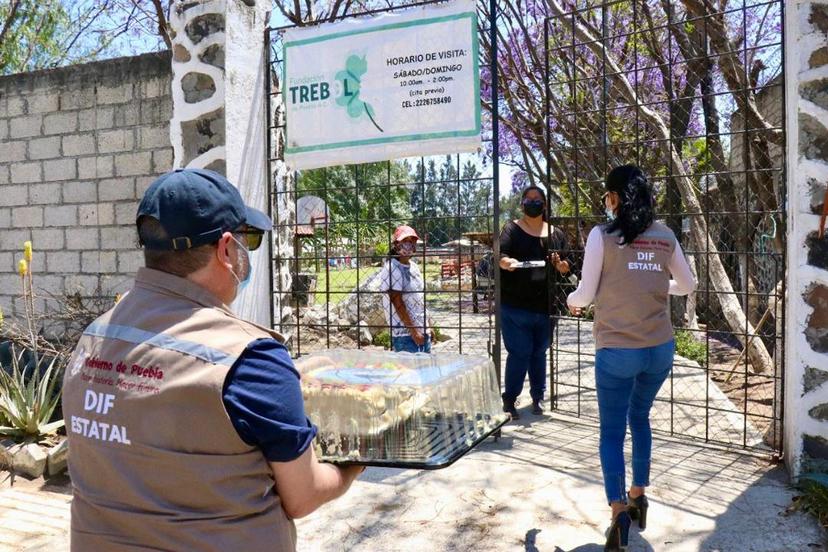 Entrega SEDIF pasteles en beneficio de personas que viven en casas de asistencia