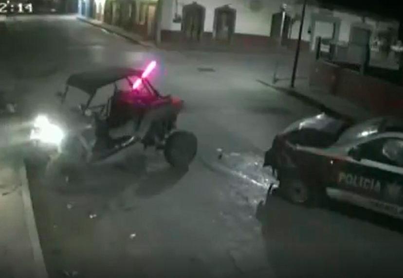 VIDEO Choca patrulla de Zacatlán contra conductor de automóvil 