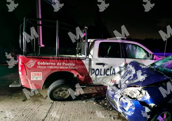 Choca a patrulla y manda al hospital a policías en San Pedro Cholula