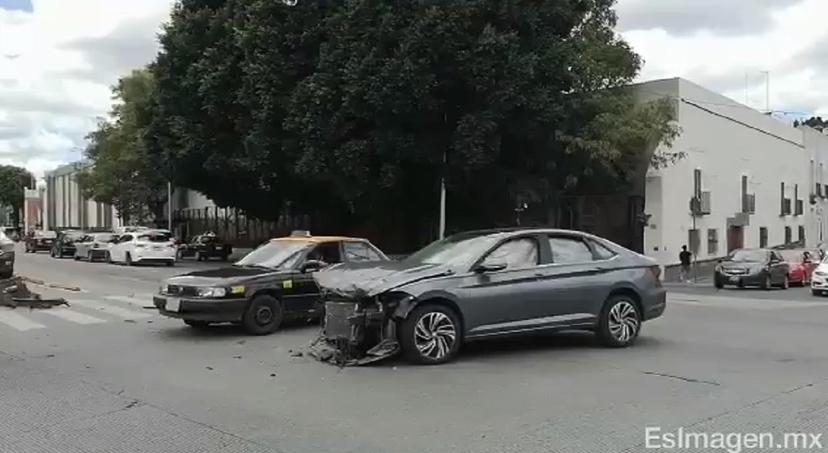 Por segunda ocasión, patrulla estatal choca en bulevar 5 de Mayo