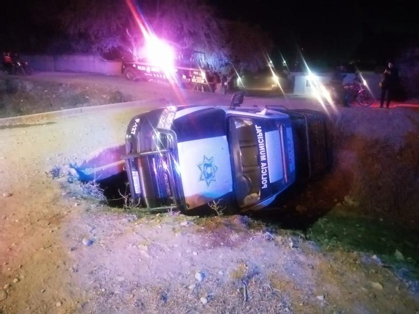 Pagarán daños policías de Tehuacán involucrados en volcadura de patrullas al dren 