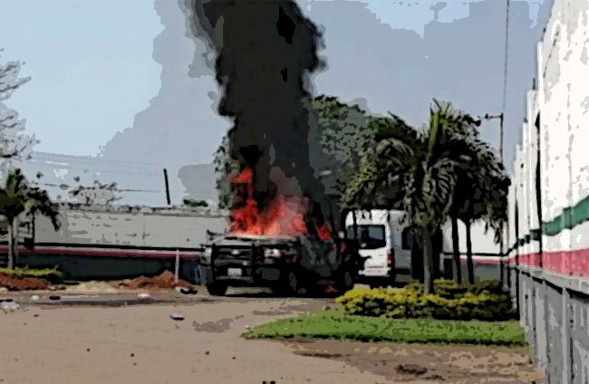 Autodefensas se enfrentan a Fuerza Civil y queman patrulla en Veracruz