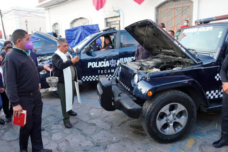 Tecamachalco recibe 8 patrullas de la federación