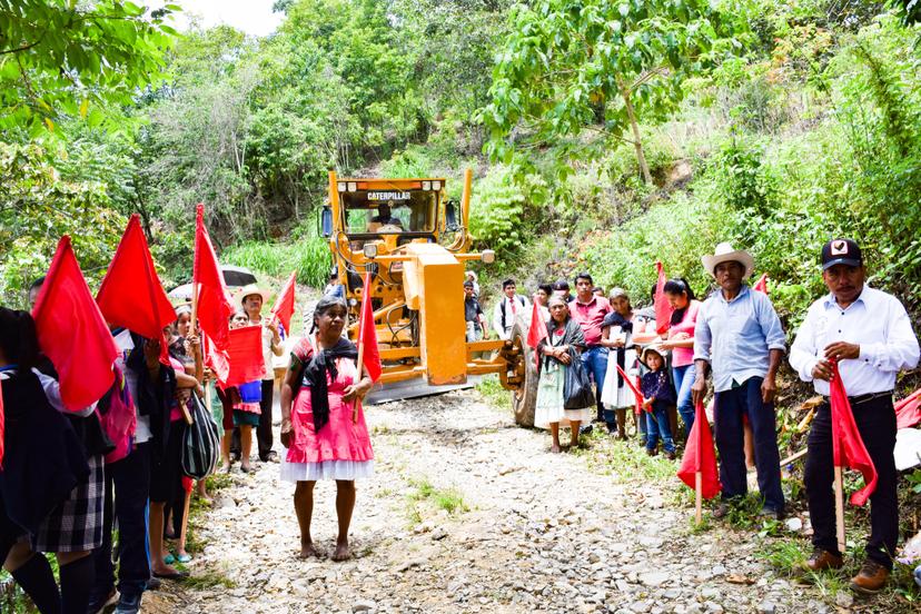 Inician obra de pavimentación en Huitzilan de Serdán