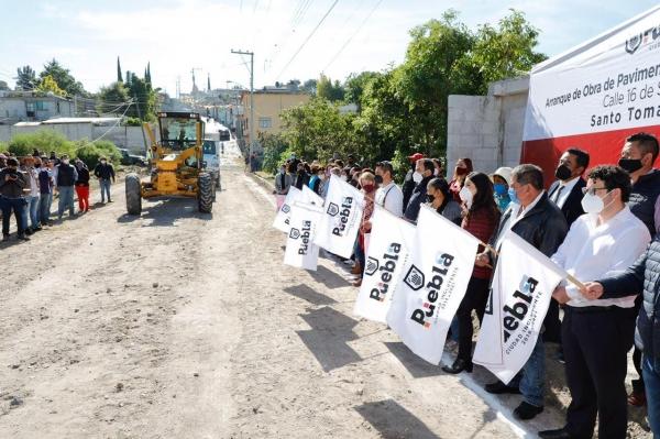 Claudia Rivera inicia pavimentación en Santo Tomás Chautla