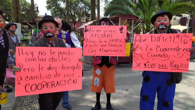 Payasitos se manifiestan en Huauchinango, piden los dejen trabajar