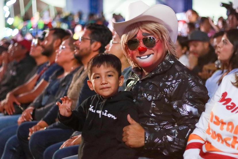 Risas y diversión en la presentación de Los Destrampados en Atlixco