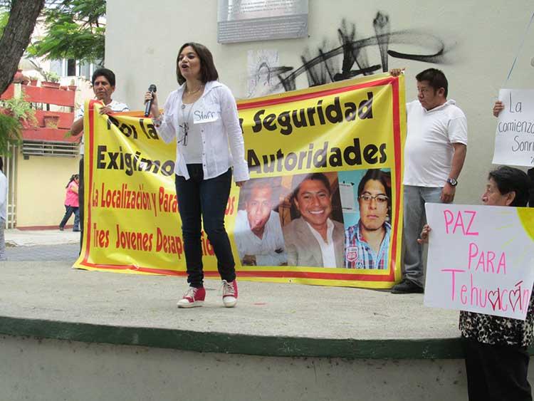 Familiares de desaparecidos encabezan Marcha por la Paz en Tehuacán