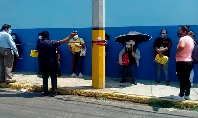 Con desinformación por cambio de sede inició vacunación Covid en Cholula