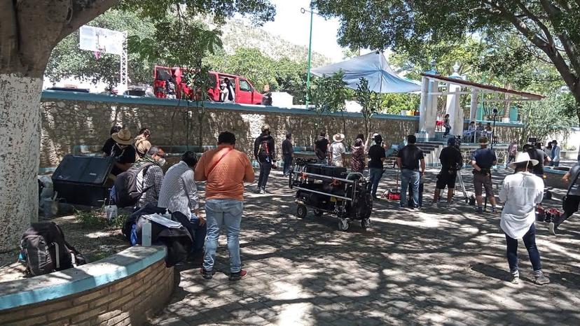 Retoman filmación de película de Netflix en la Reserva Tehuacán-Cuicatlán  