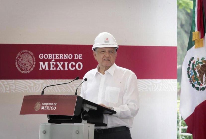 AMLO anuncia descubrimiento de yacimiento muy grande de petróleo