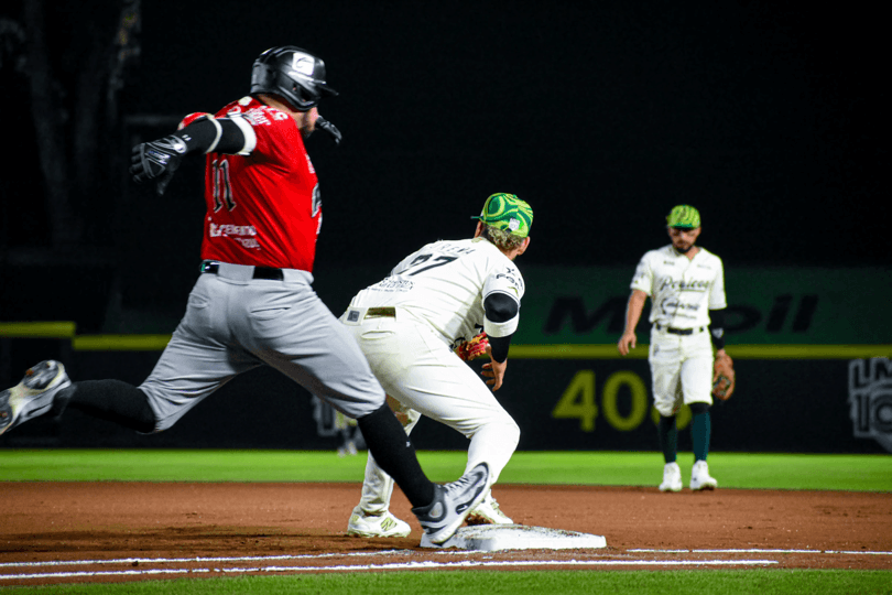 Pericos y Piratas reparten triunfos en el doble cartel