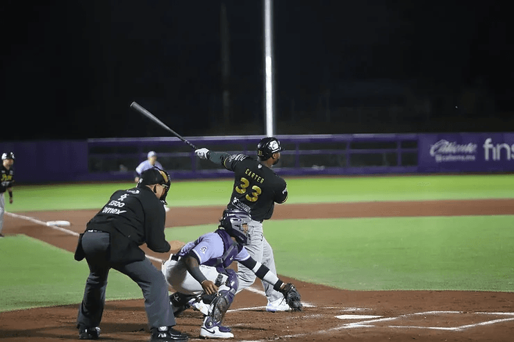 Pericos descargó par de Grand Slams