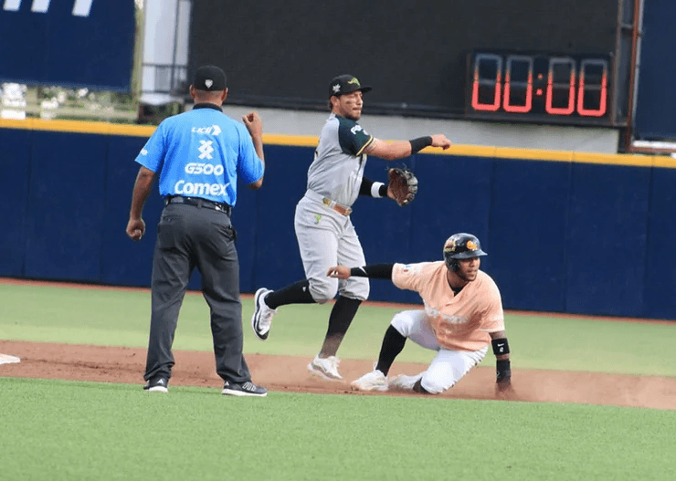 Pericos y Guerreros se reparten la kilométrica doble jornada