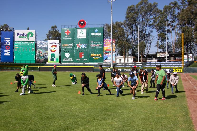 El IMDP y Pericos de Puebla realizan una clínica deportiva