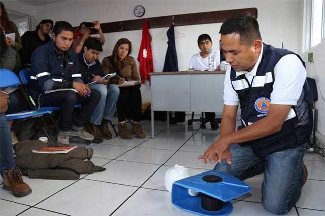 Capacitan a personal de balnearios en San Andrés Cholula