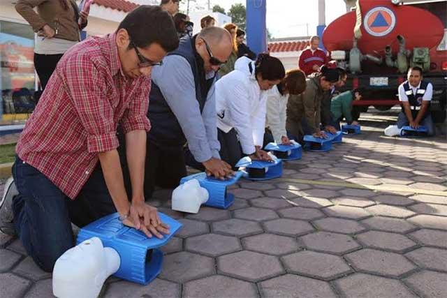 Capacitan a personal de balnearios en San Andrés Cholula