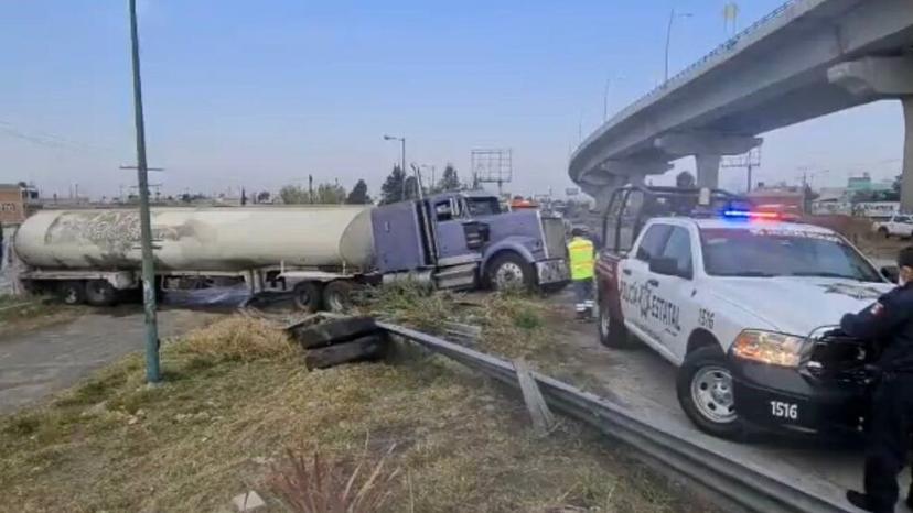 Por pipa de agua sin frenos hay cierre parcial en la México-Puebla