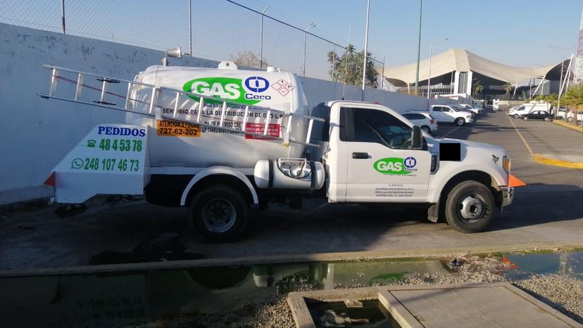 Caen sujetos con pipa robada con mil litros de gas LP en Texmelucan