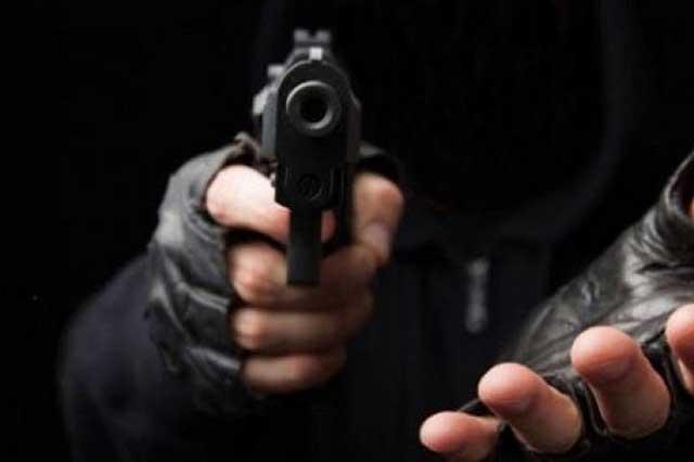 Con pistola en mano, asaltan a universitaria en Bugambilias