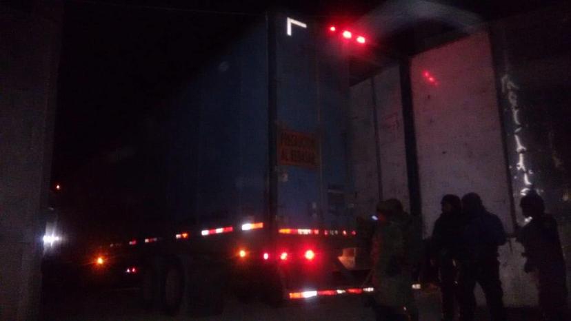Roban tractocamión con electrodomésticos en Quecholac