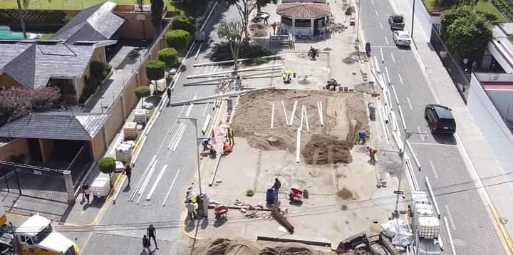 Inicia instalación de pista de hielo y valle iluminado en Tehuacán