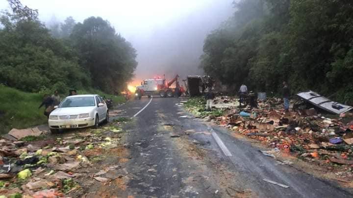 Por choque, cierran caseta y la autopista Puebla-Córdoba