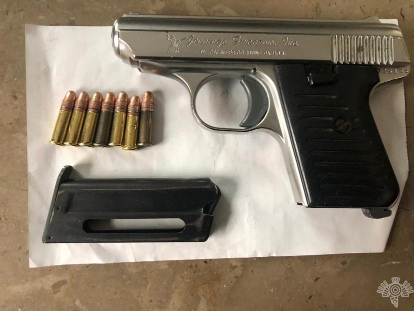 Detienen a hombre con arma calibre 22 en el centro de Puebla