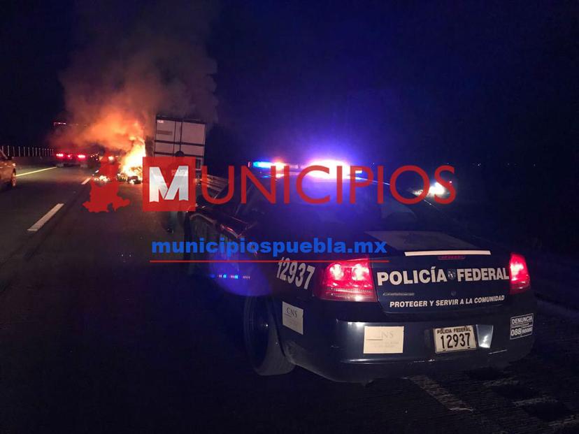 Se incendia camión con plátano en la Puebla-Orizaba