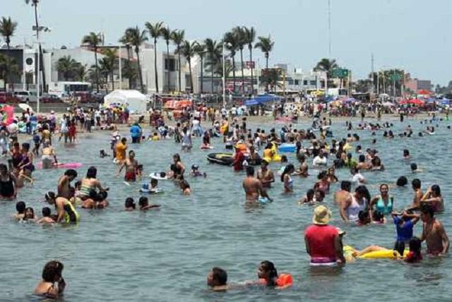 Pide Barbosa a poblanos no asistan a la playa en Semana Santa