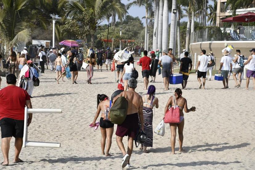 Lamenta arzobispo que poblanos hayan acudido a las playas pese a Covid