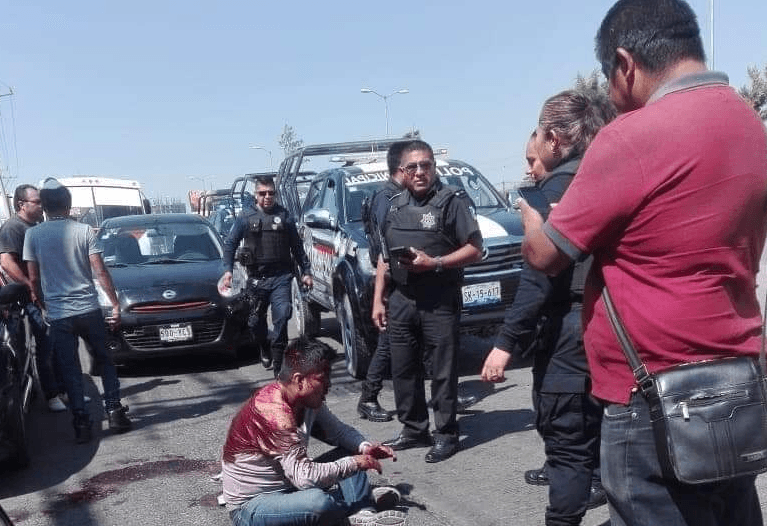 Chóferes de colectivos tunden a ladrón de celulares en Plaza Ventura