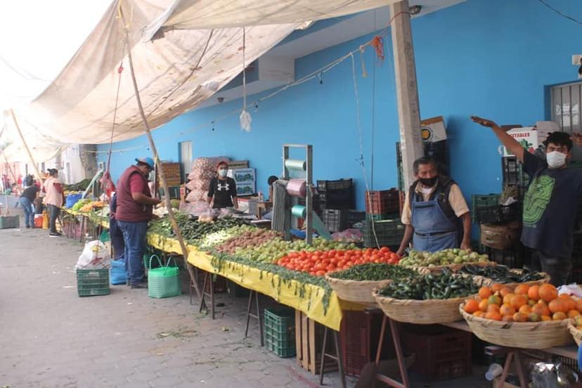 Por alza de casos de Covid suspenden la Plaza de Animales y Frutas en Tlacotepec