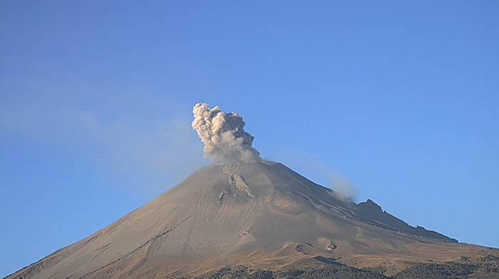 Registra Popocatépetl 142 exhalaciones y un sismo