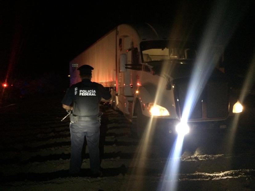 Robo de tráiler provoca balacera en Esperanza